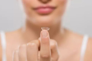 How To Insert And Remove Soft Contact Lenses